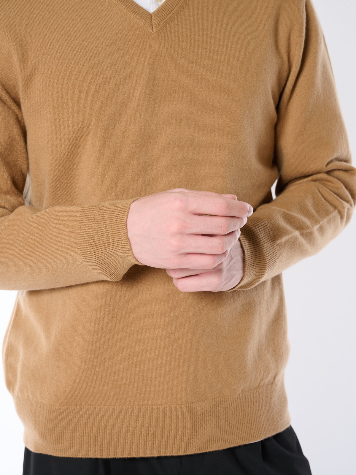 100% cashmere V-neck (deep) sweater