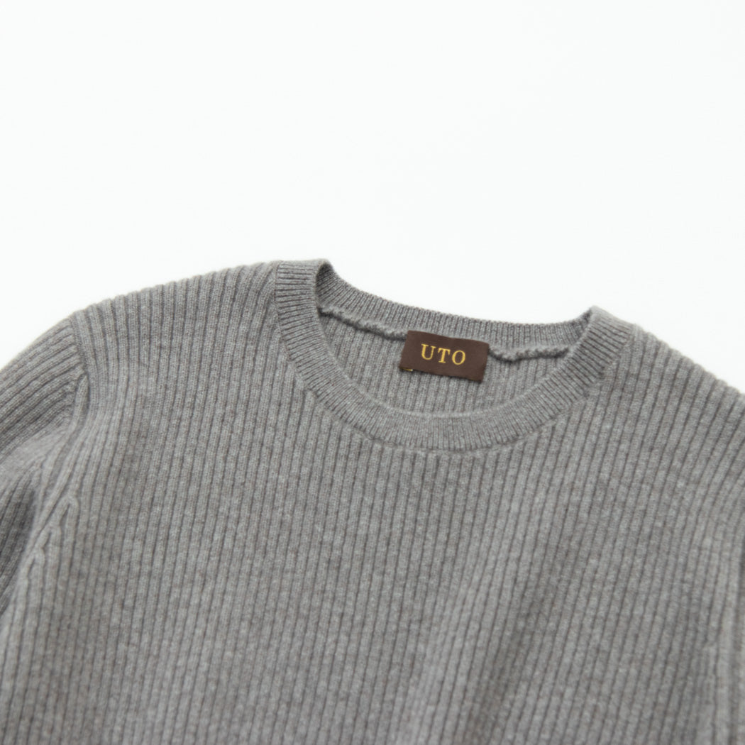 100% of cashmere rib turtleneck sweaters