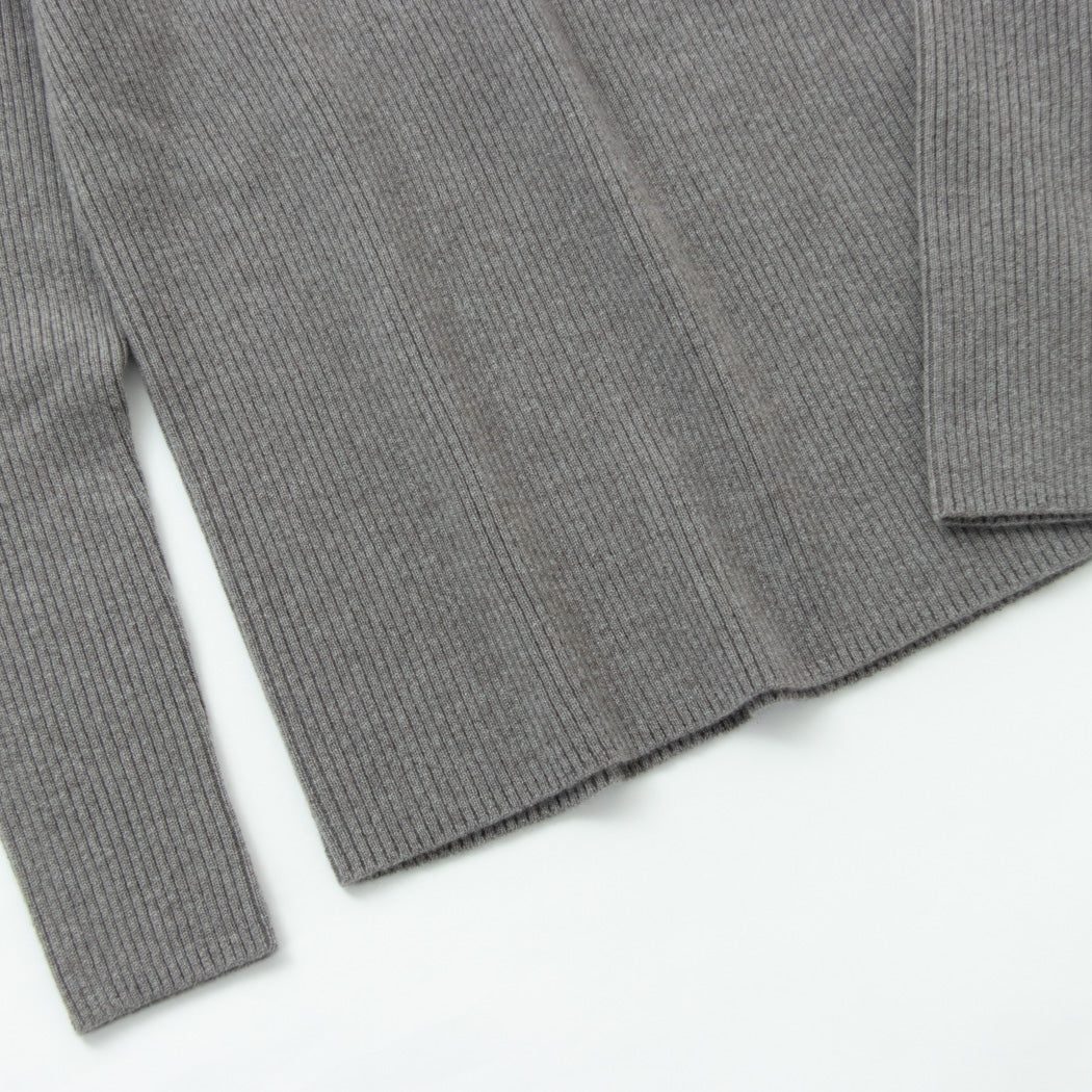 100% of cashmere rib turtleneck sweaters