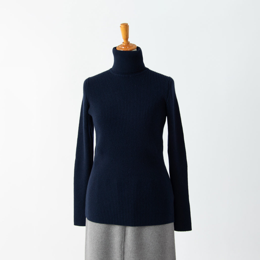 100% of cashmere rib turtleneck sweaters