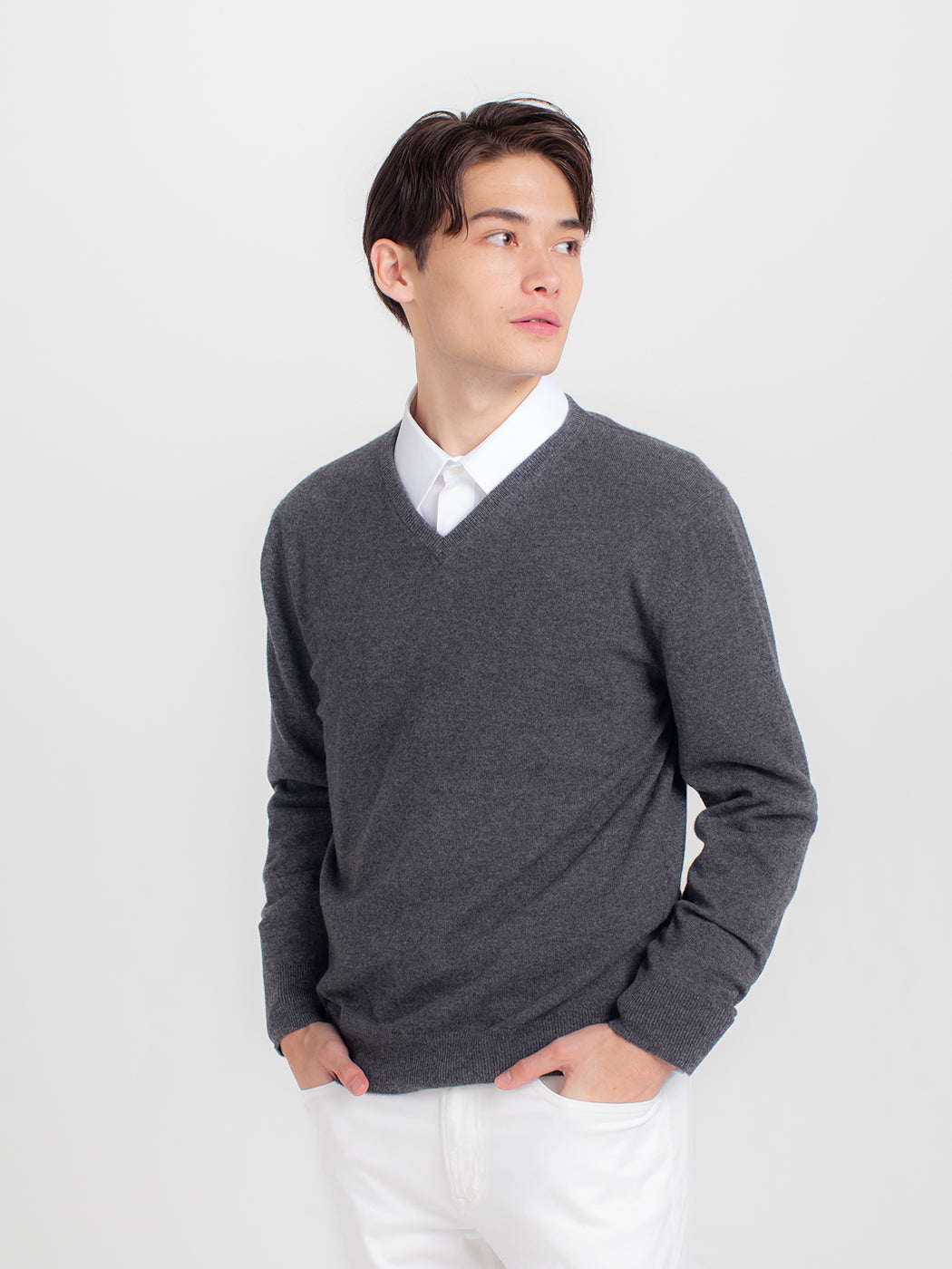 100% cashmere V-neck (deep) sweater